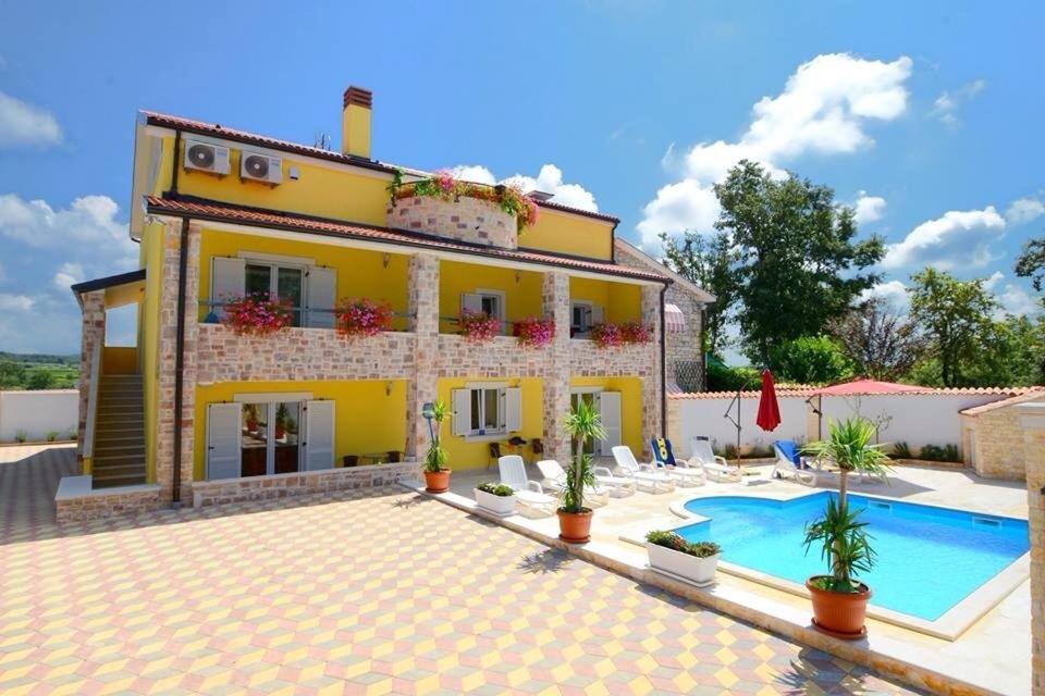 Apartments Villa Mimi Visnjan Exterior photo